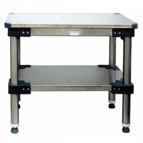 Tavoli da lavoro con piano sopra e sotto in acciaio inox AISI 304 18/10, tipo pesante -piano sopra con angoli in plastica stondati.
