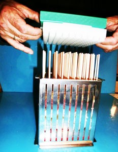 Estrazione plastica sopra con fori piccoli