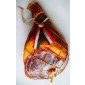 Prosciutto Parma finto cm 27x48 con rete colore ocra oro e coccarda tricolore, fermata da sigillo di garanzia colore oro, con marchio in rilievo del prosciutto.